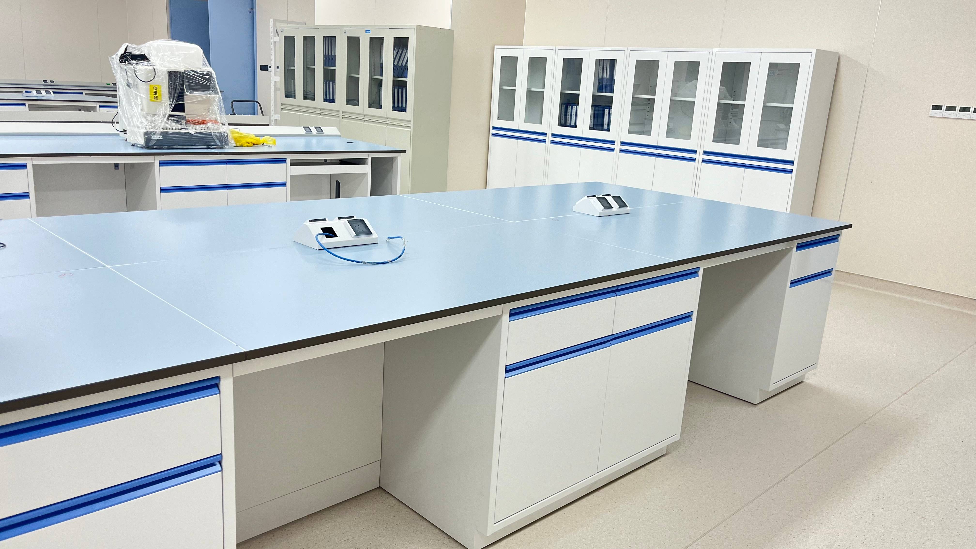 ?兩江新區(qū)人民醫(yī)院實驗室家具項目順利通過預驗收  